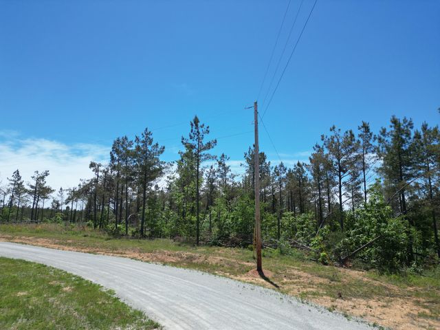 140 Pinewood Dr, Hohenwald, TN 38462
