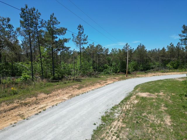 140 Pinewood Dr, Hohenwald, TN 38462