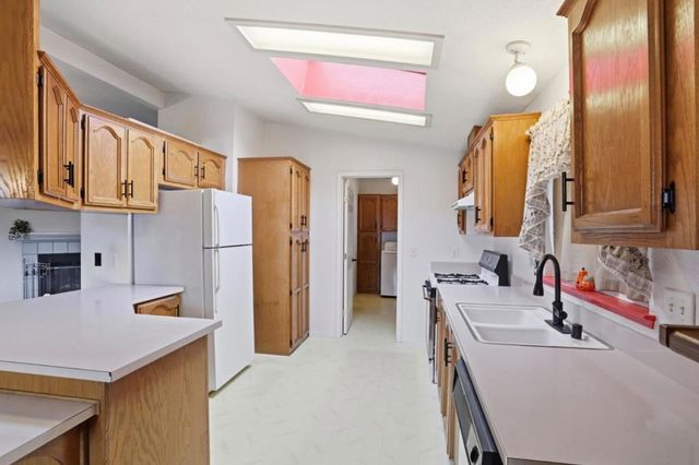 1220 Tasman Drive, Sunnyvale, CA 94089