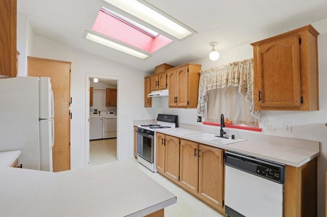 1220 Tasman Drive, Sunnyvale, CA 94089