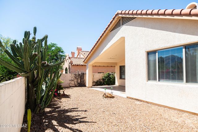 11146 N Desert Flower Drive, Tucson, AZ 85737
