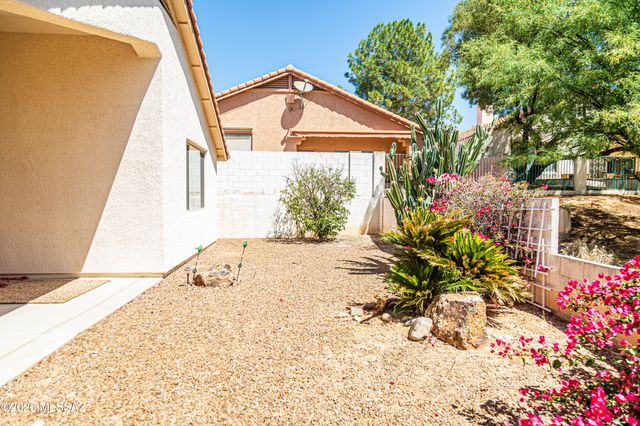 11146 N Desert Flower Drive, Tucson, AZ 85737