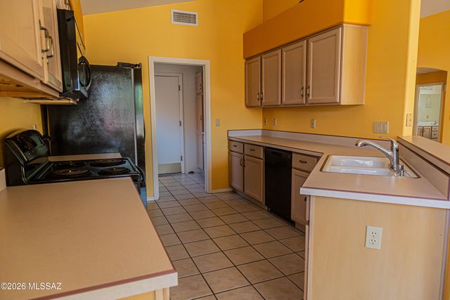 11146 N Desert Flower Drive, Tucson, AZ 85737