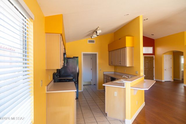 11146 N Desert Flower Drive, Tucson, AZ 85737