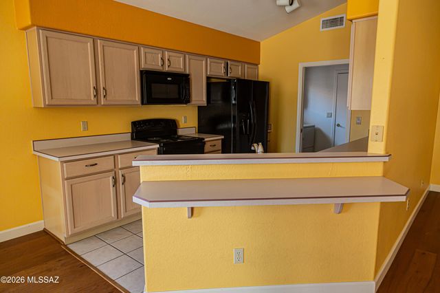 11146 N Desert Flower Drive, Tucson, AZ 85737