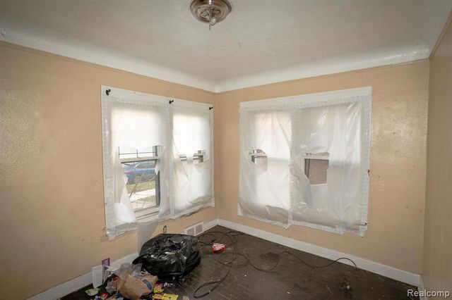 14827 Fairmount Drive, Detroit, MI 48205