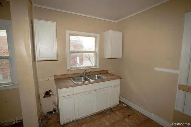 14827 Fairmount Drive, Detroit, MI 48205