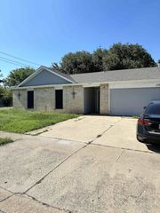 1701 Dorchester Drive, Arlington, TX 76014