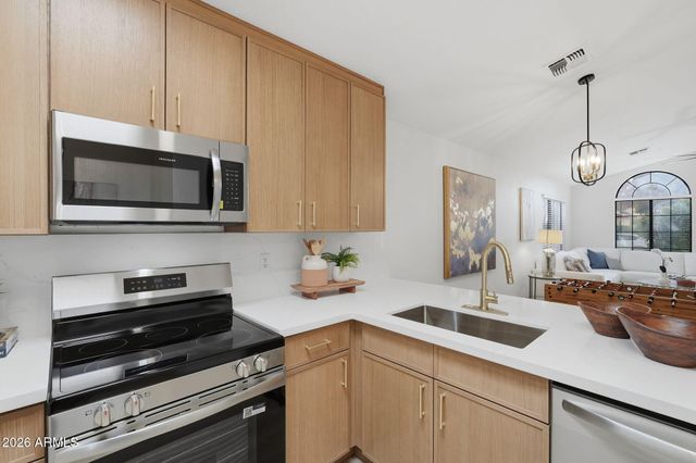 926 E HEARNE Way, Gilbert, AZ 85234