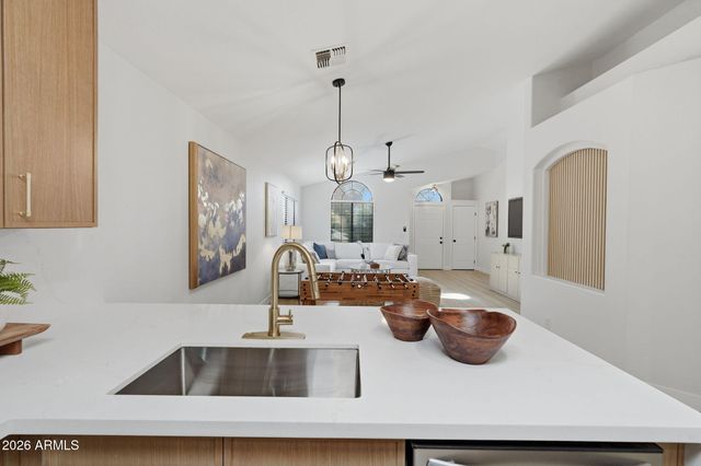 926 E HEARNE Way, Gilbert, AZ 85234