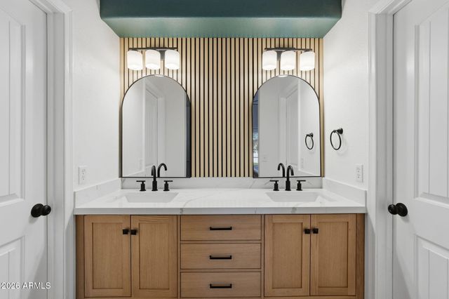 926 E HEARNE Way, Gilbert, AZ 85234