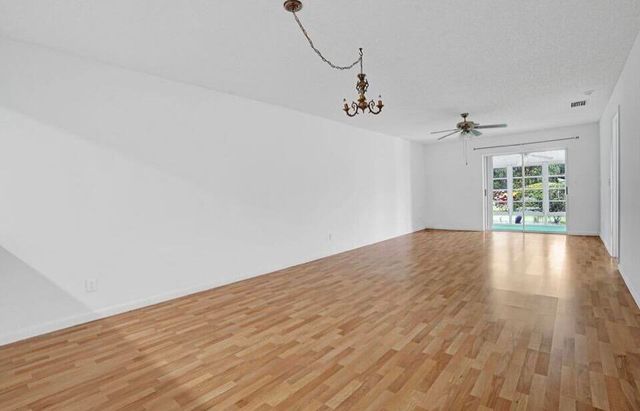 524 Ponderosa Drive 33e, Fort Pierce, FL 34982
