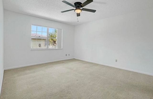 524 Ponderosa Drive 33e, Fort Pierce, FL 34982