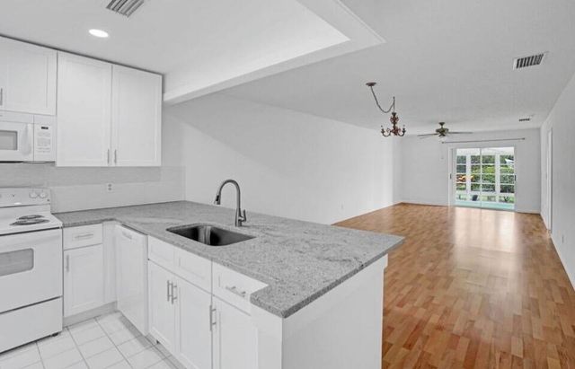 524 Ponderosa Drive 33e, Fort Pierce, FL 34982