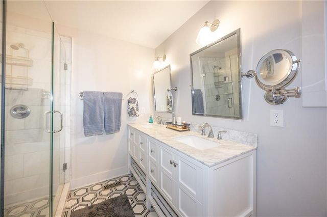 1585 MERCER Avenue, College Park, GA 30337