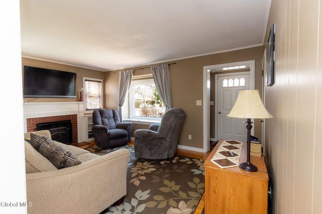 19 Willow Lane, Glenville, NY 12302