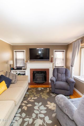 19 Willow Lane, Glenville, NY 12302