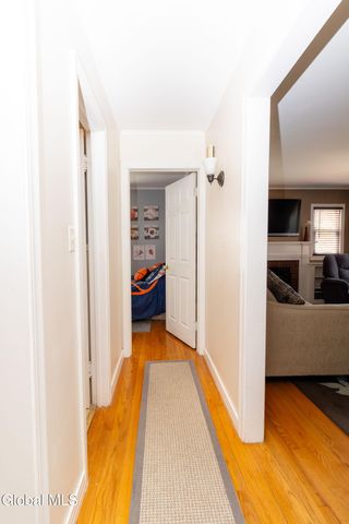 19 Willow Lane, Glenville, NY 12302