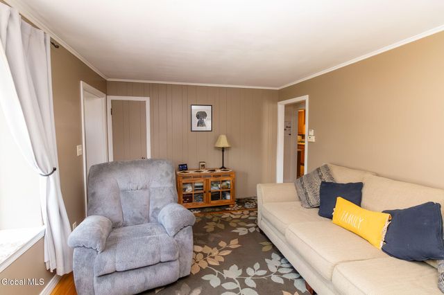 19 Willow Lane, Glenville, NY 12302