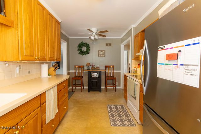 19 Willow Lane, Glenville, NY 12302