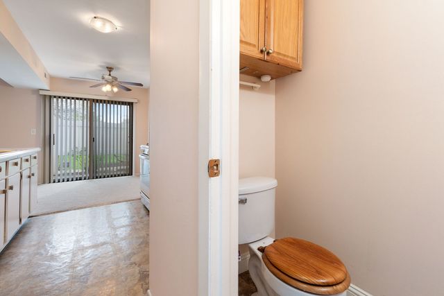 236 N WATERFORD Drive, Schaumburg, IL 60194