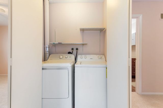 236 N WATERFORD Drive, Schaumburg, IL 60194