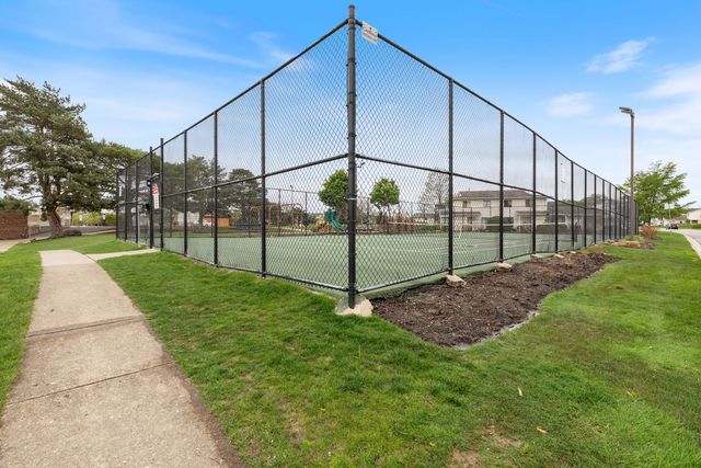 236 N WATERFORD Drive, Schaumburg, IL 60194