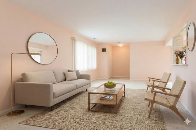 236 N WATERFORD Drive, Schaumburg, IL 60194