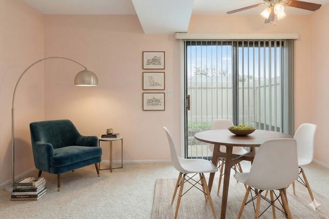 236 N WATERFORD Drive, Schaumburg, IL 60194