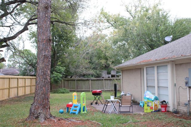 819 Walbrook Drive, Houston, TX 77062