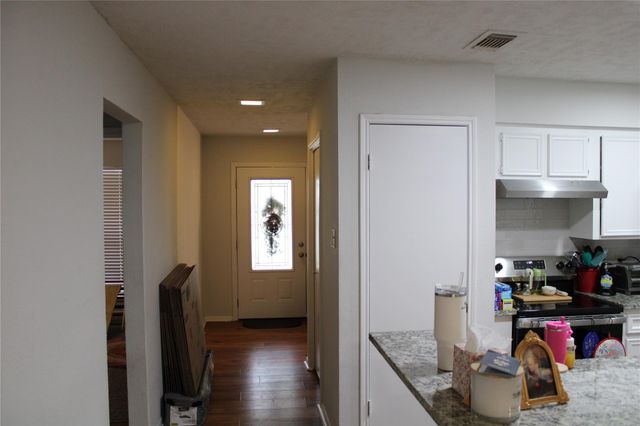 819 Walbrook Drive, Houston, TX 77062