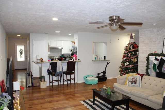 819 Walbrook Drive, Houston, TX 77062