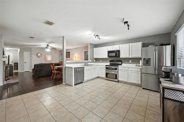 1217 Golden Sand Drive, Denton, TX 76210