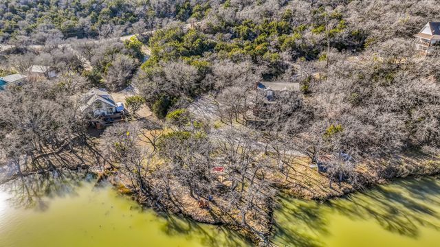 2416 S Lakeview Drive, Gordon, TX 76453