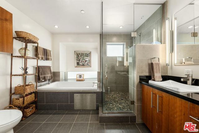 852 10th Street 4, Santa Monica, CA 90403