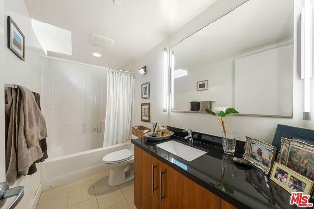 852 10th Street 4, Santa Monica, CA 90403