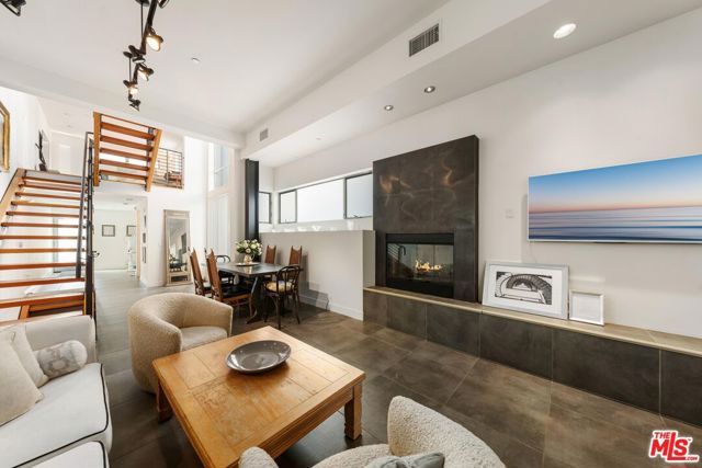 852 10th Street 4, Santa Monica, CA 90403