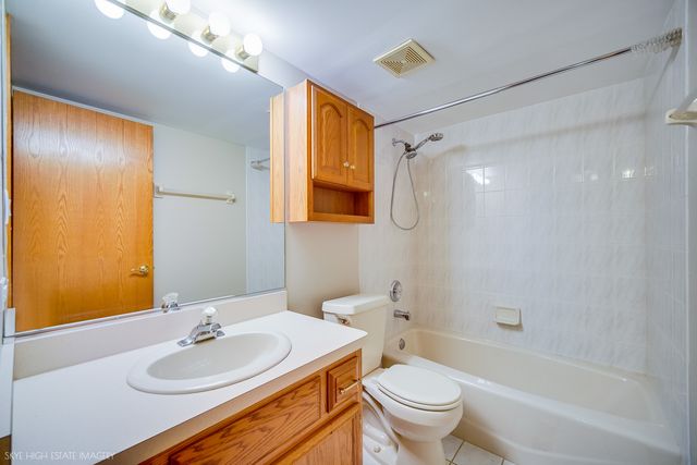 4933 E Circle Drive 107, Crestwood, IL 60418