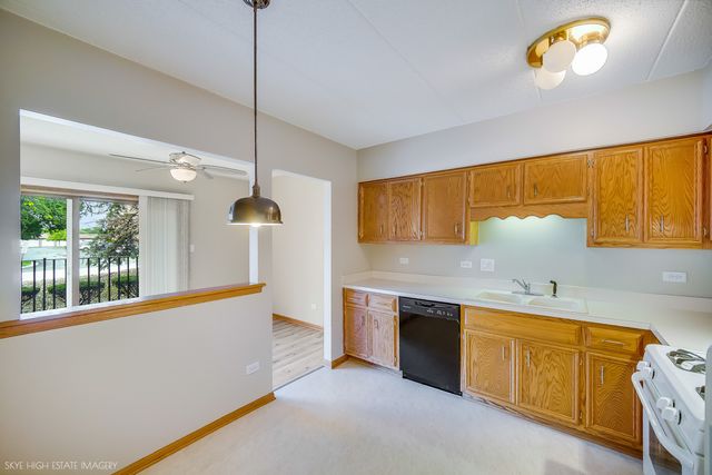 4933 E Circle Drive 107, Crestwood, IL 60418