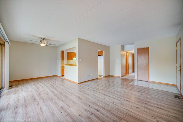 4933 E Circle Drive 107, Crestwood, IL 60418