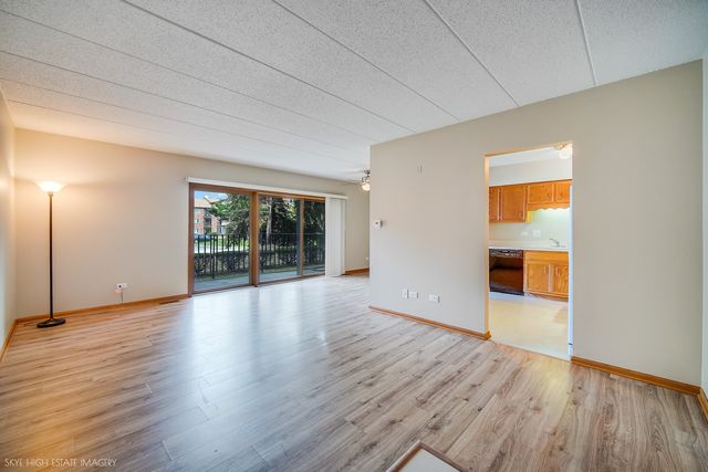 4933 E Circle Drive 107, Crestwood, IL 60418