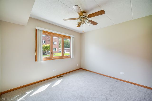 4933 E Circle Drive 107, Crestwood, IL 60418