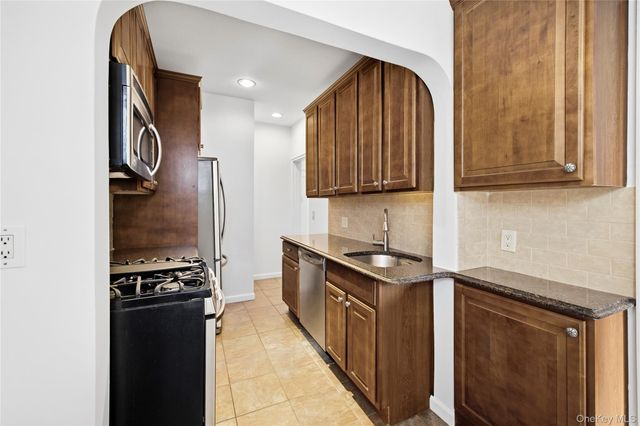 110 South Village Avenue 1A, Rockville Centre, NY 11570