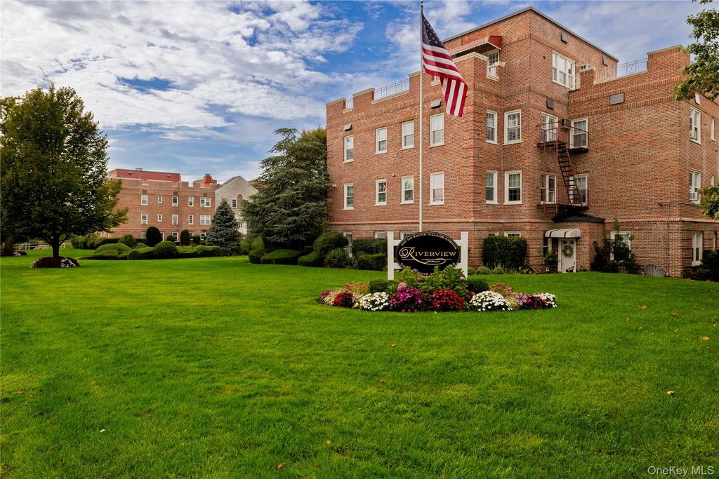 110 South Village Avenue 1A, Rockville Centre, NY 11570 — exterior