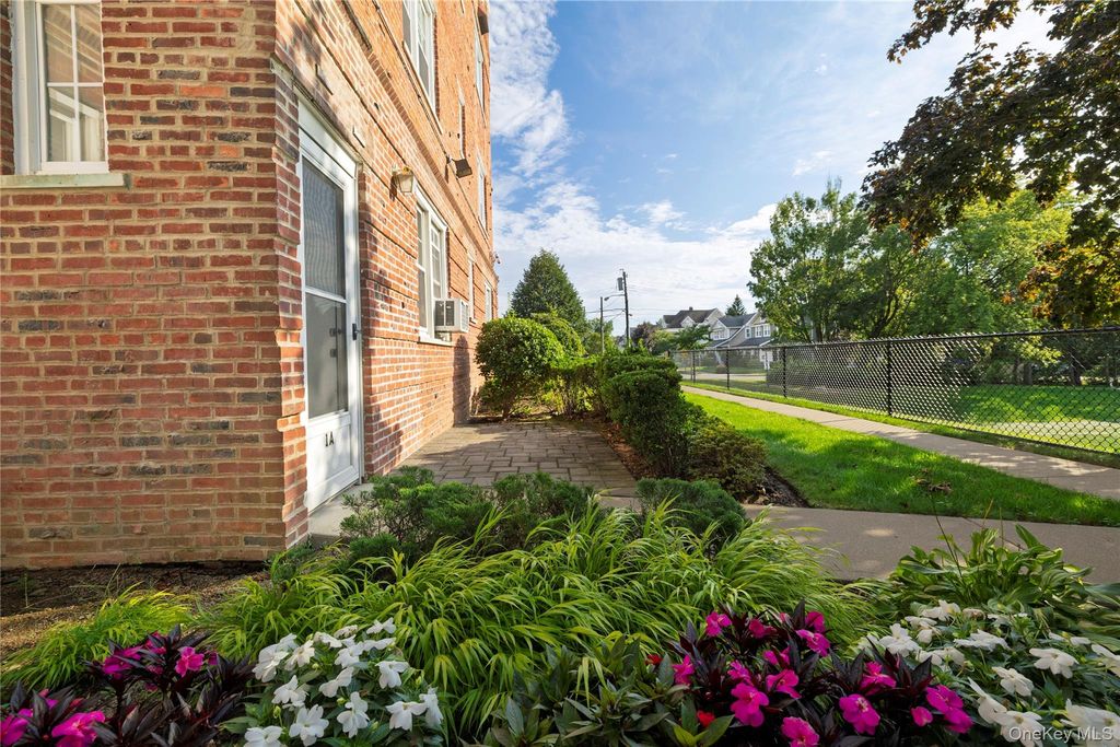 110 South Village Avenue 1A, Rockville Centre, NY 11570 — photo 3