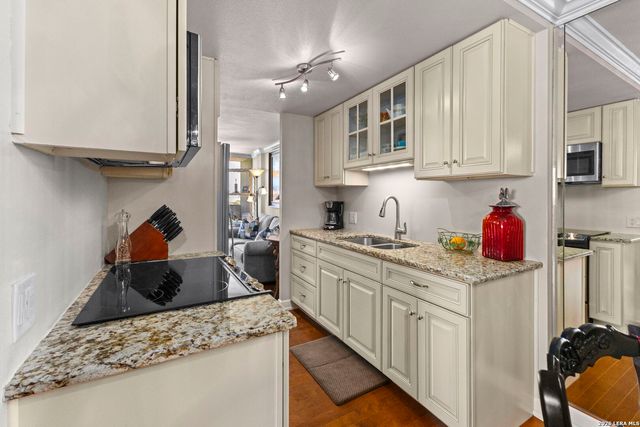 7039 San Pedro Ave Apt 708, San Antonio, TX 78216
