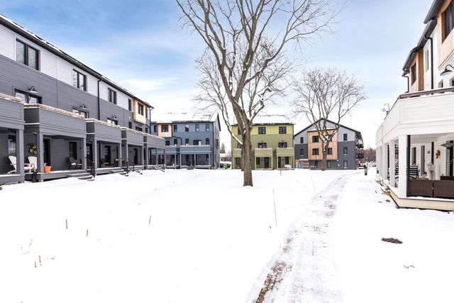 2292 Greenway Trail, Ann Arbor, MI 48104