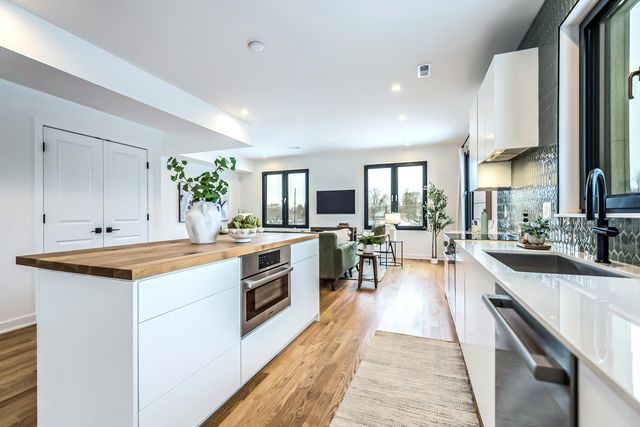 2292 Greenway Trail, Ann Arbor, MI 48104