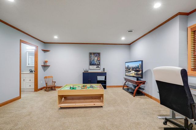 9736 Evergreen Avenue N, Brooklyn Park, MN 55443