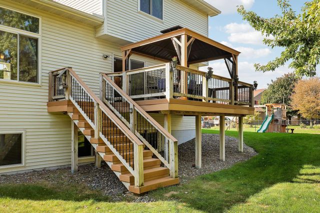 9736 Evergreen Avenue N, Brooklyn Park, MN 55443
